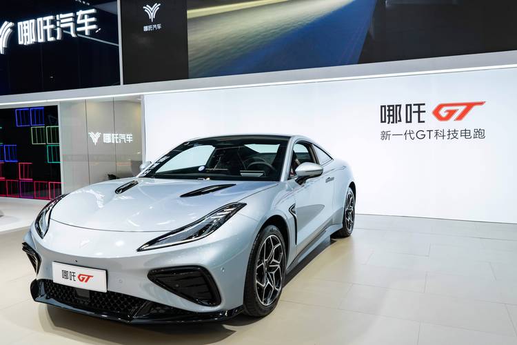 惠州249哪吒汽车在智能汽车领域的表现，领途汽车在新能源汽车市场中的影响力